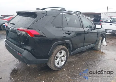 2019 Toyota Rav4 Xle z USA, uszkodzony, nr VIN 2T3W1RFV7KC014296